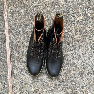 Doc Marten’s Leona Boot size 8